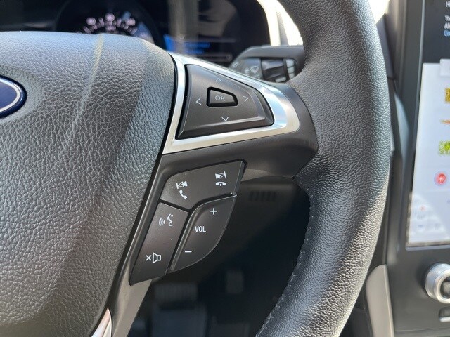 2022 Ford Edge SEL photo 3
