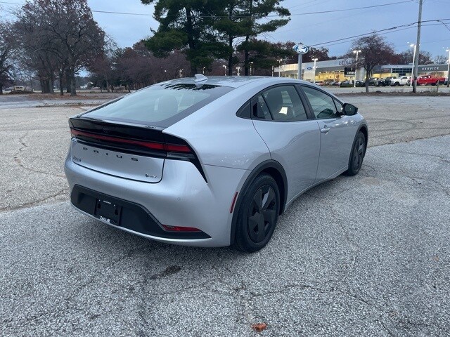 2024 Toyota Prius LE photo 3