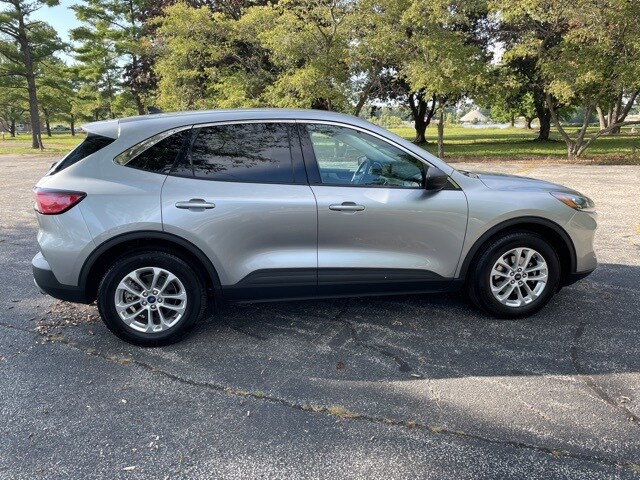 2022 Ford Escape SE photo 3