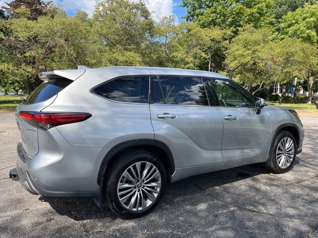 2023 Toyota Highlander Hybrid Platinum photo 4