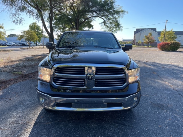 2016 Ram 1500 SLT photo 2