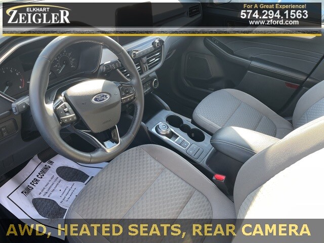 2022 Ford Escape SE photo 3