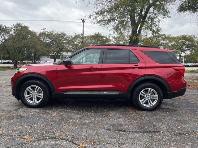 2023 Ford Explorer XLT photo 2