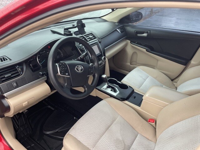 2012 Toyota Camry SE photo 2