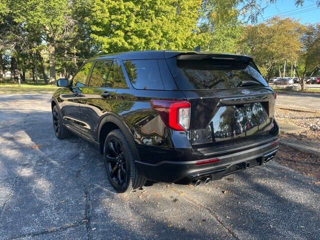 2022 Ford Explorer ST photo 2