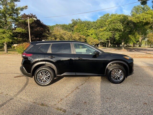 2023 Nissan Rogue S photo 3