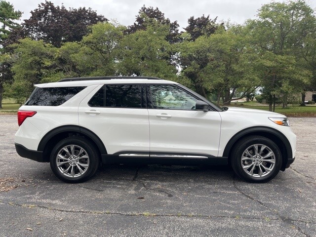 2023 Ford Explorer XLT photo 3