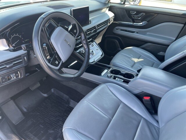 2022 Lincoln Corsair Standard photo 2