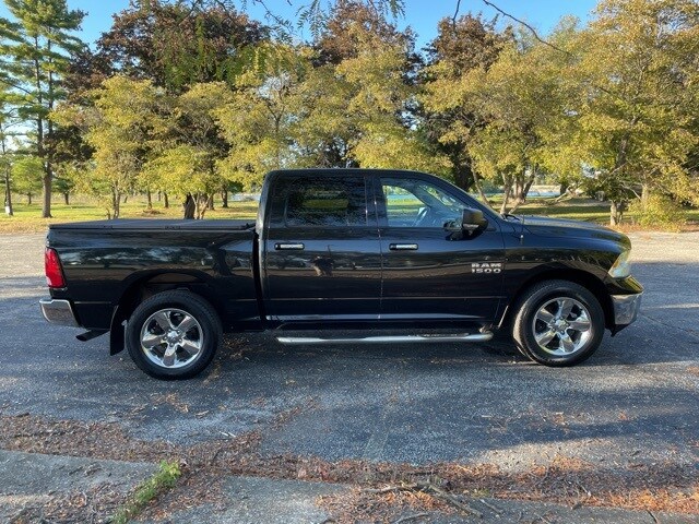2016 Ram 1500 SLT photo 3