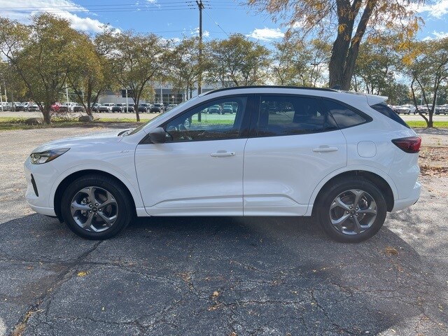 2023 Ford Escape ST-Line photo 4