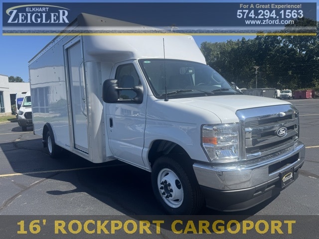 2026 Ford E-Series DRW E-450 Super Duty 176 in WB's photo