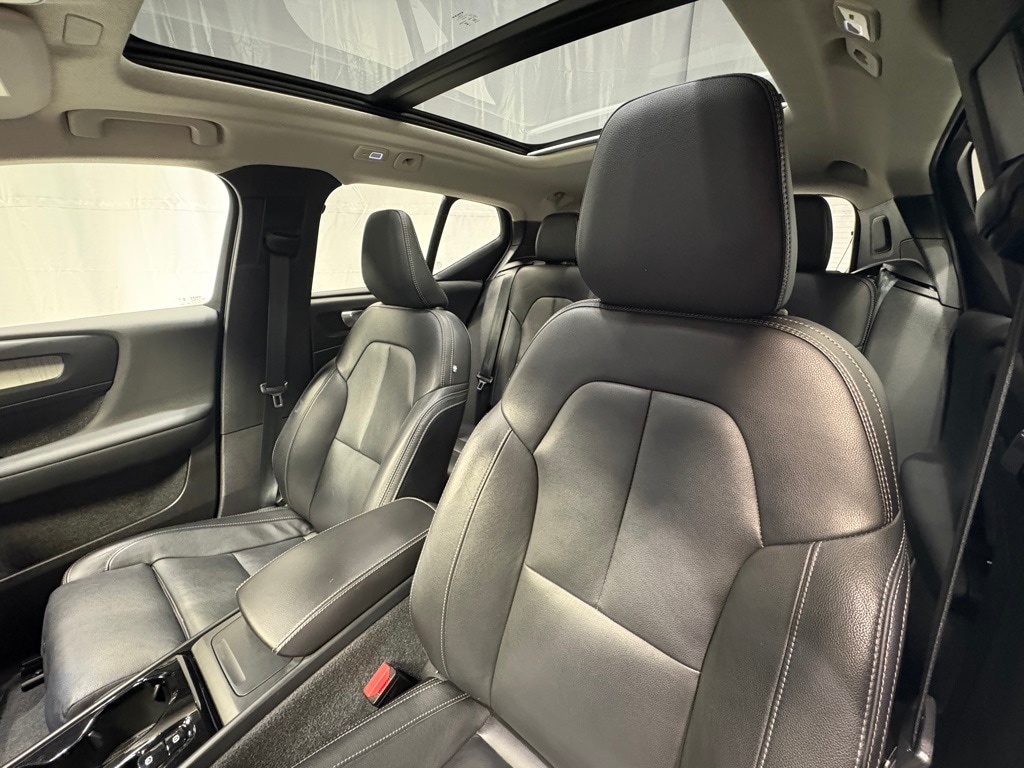 2024 VOLVO XC40 - Image 17