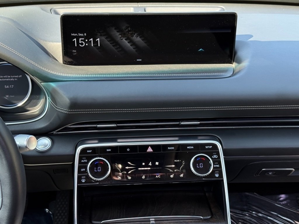 2024 GENESIS GV80 - Image 13