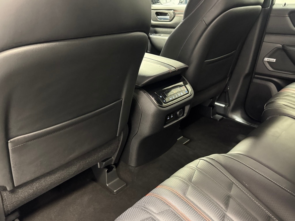 2025 NISSAN ARMADA - Image 24