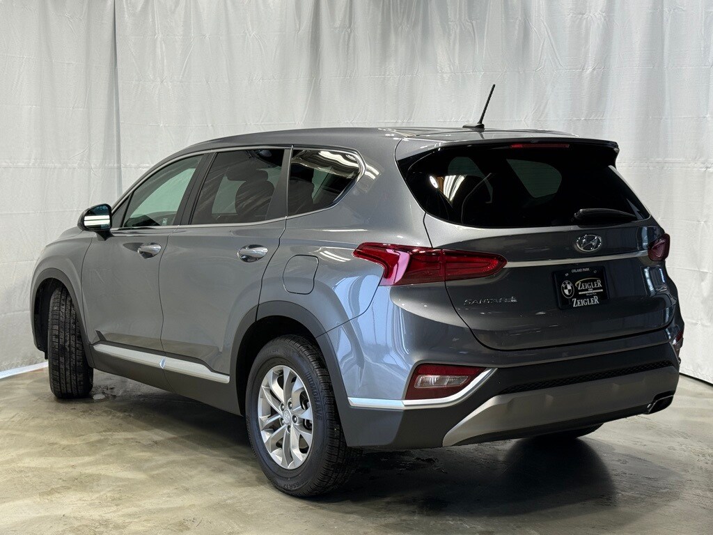 2019 Hyundai Santa Fe SE photo 2