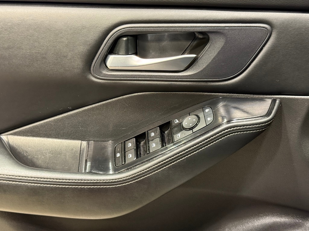 2024 NISSAN ROGUE - Image 16