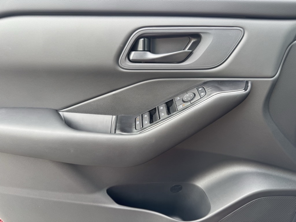 2025 NISSAN ROGUE - Image 16