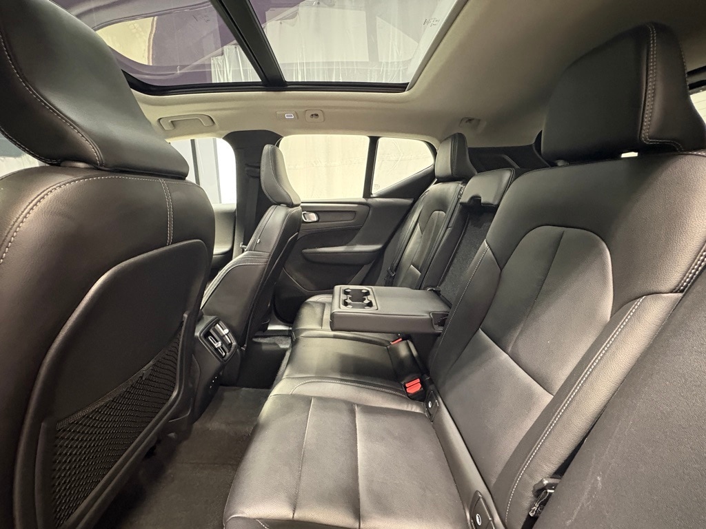 2024 VOLVO XC40 - Image 19