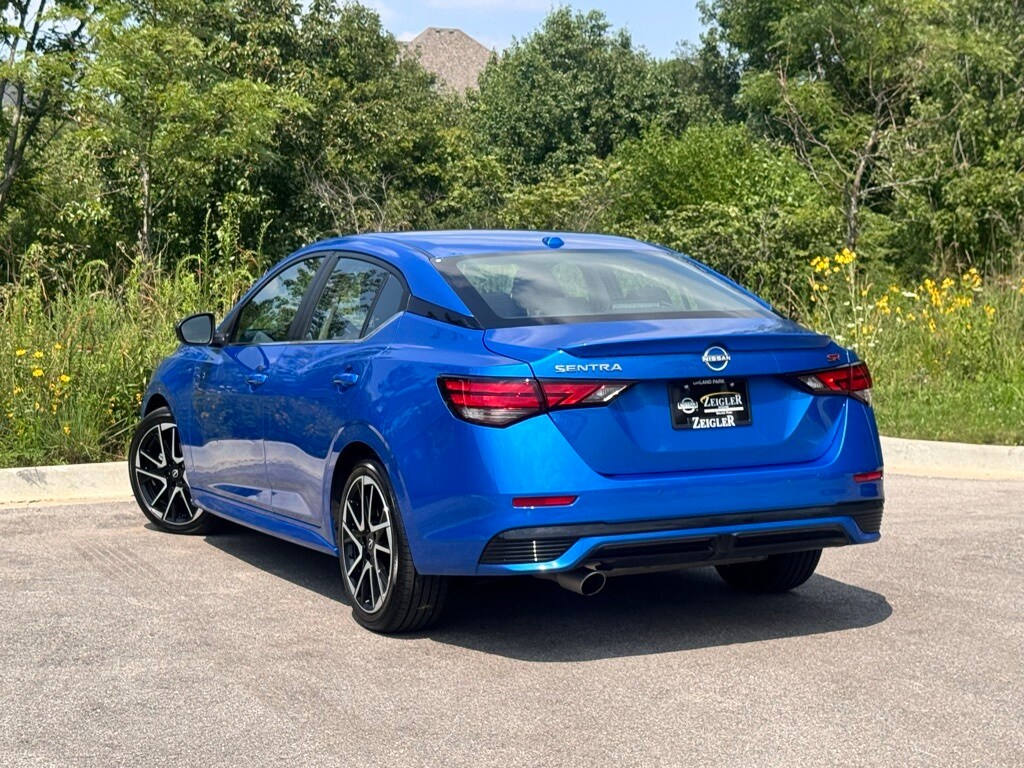 2025 Nissan Sentra SR photo 3