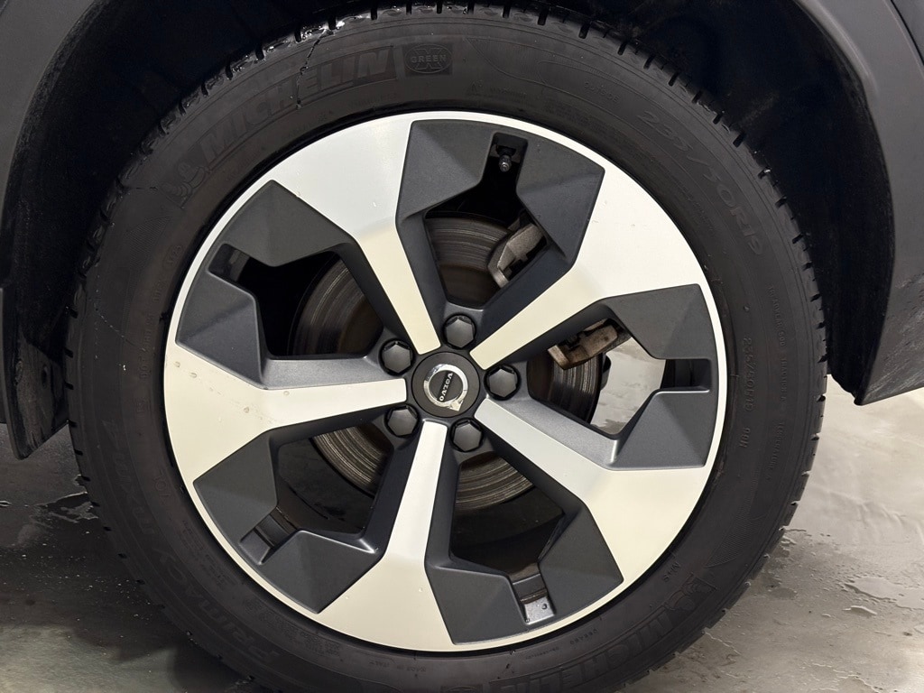 2024 VOLVO XC40 - Image 8