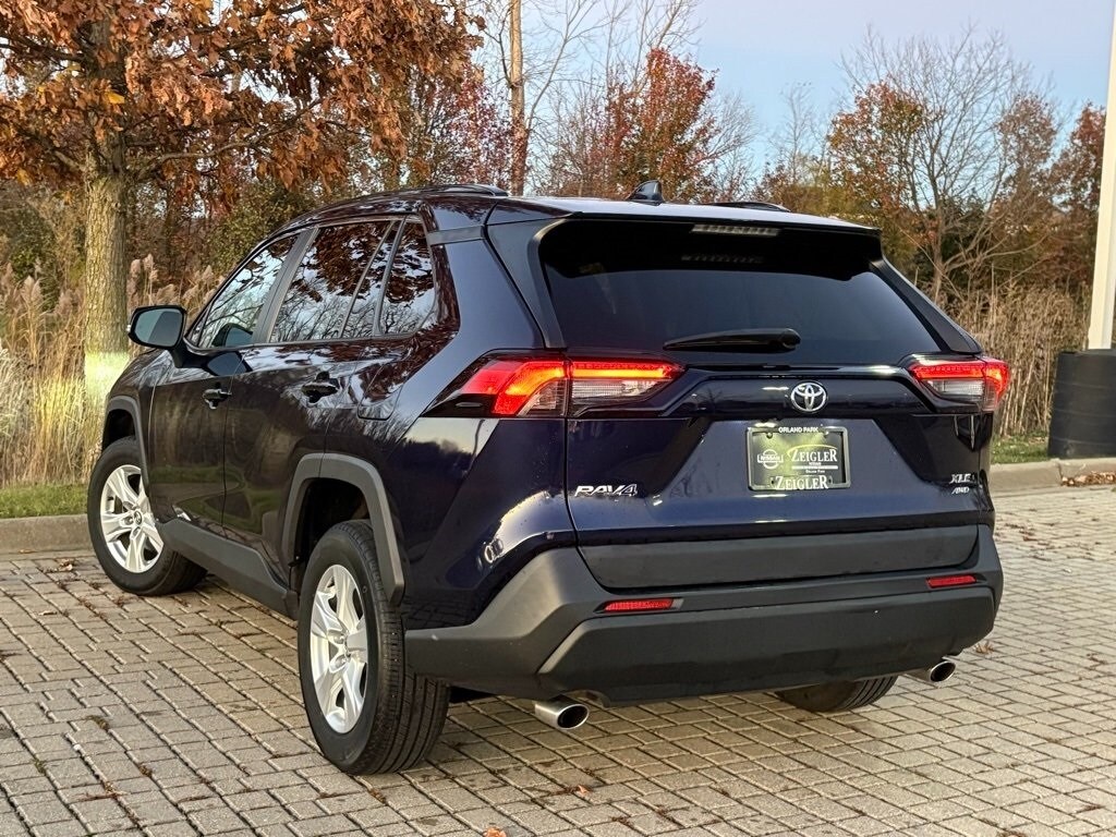 2021 Toyota RAV4 XLE photo 4