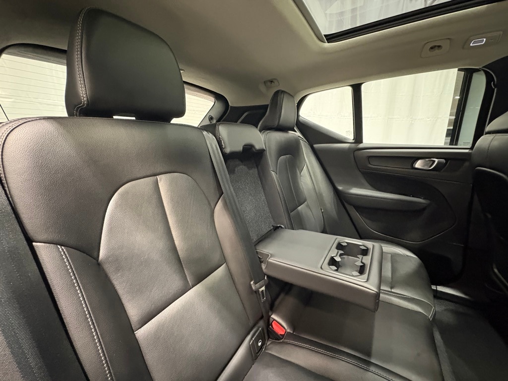 2024 VOLVO XC40 - Image 24