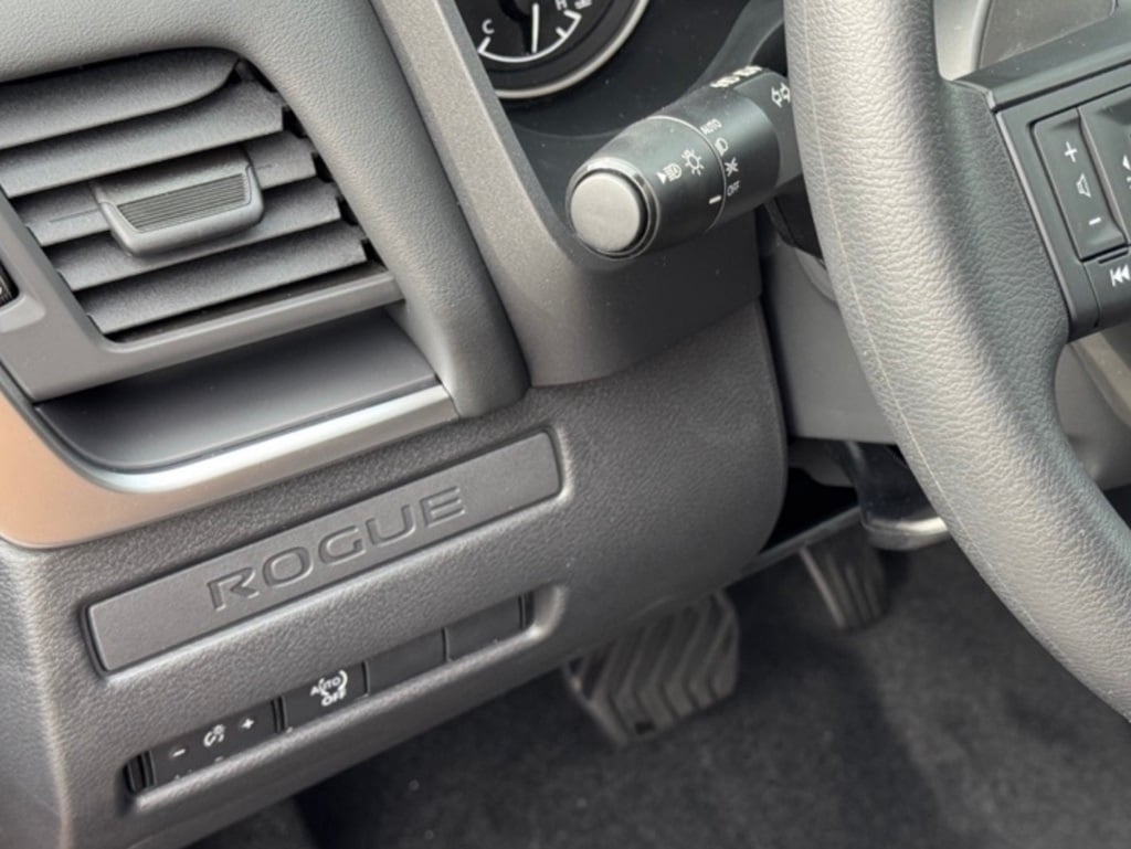 2025 NISSAN ROGUE - Image 13