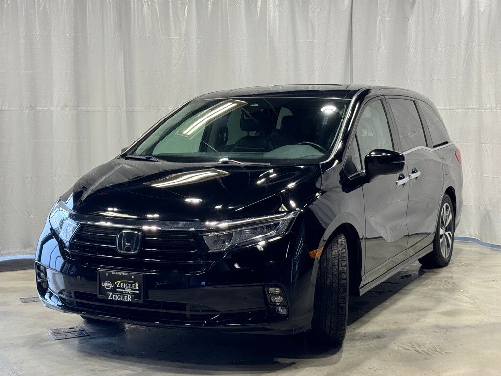2023 Honda Odyssey Touring photo 3
