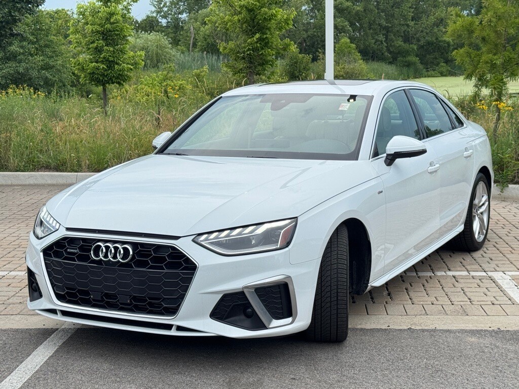 2022 Audi A4 45 S line Premium Plus Quattro photo 3
