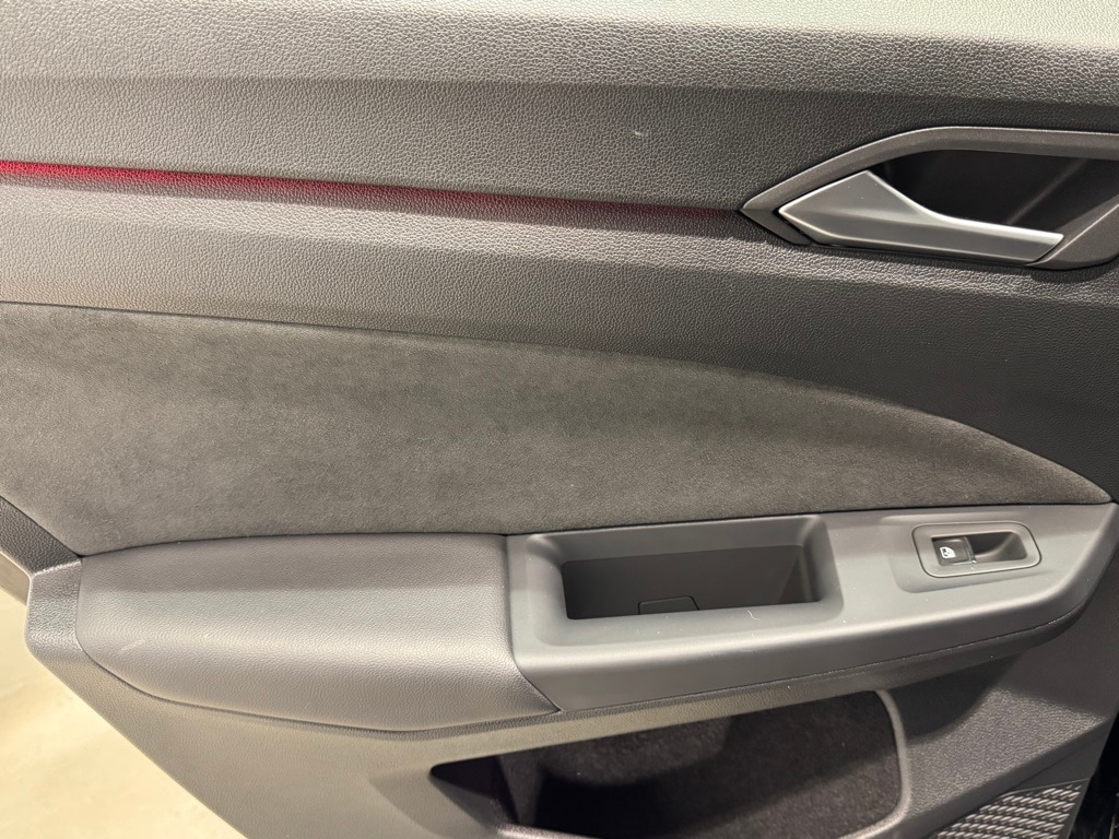 2024 VOLKSWAGEN GOLF GTI - Image 23