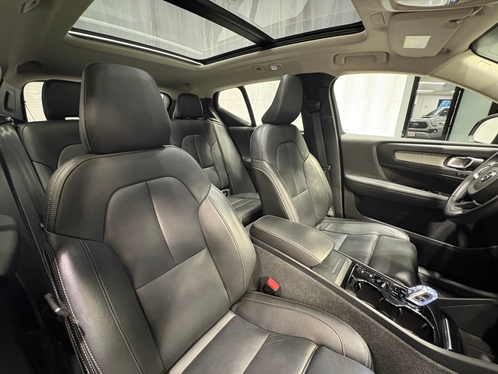 2024 VOLVO XC40 - Image 27