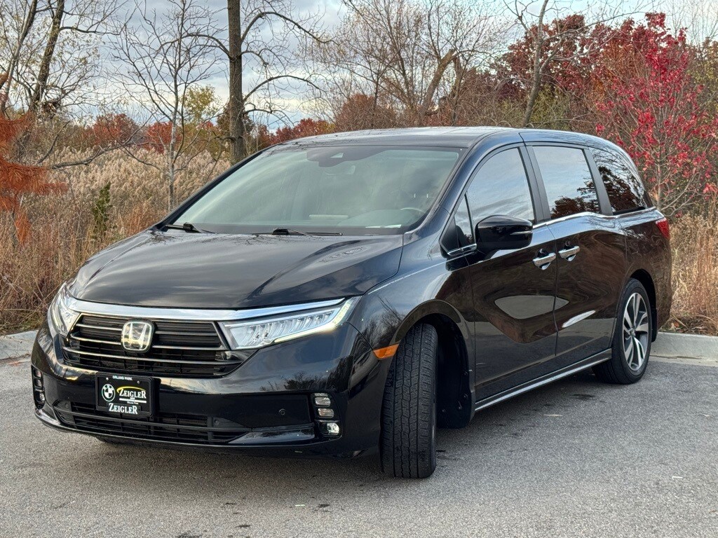 2023 Honda Odyssey Touring photo 3