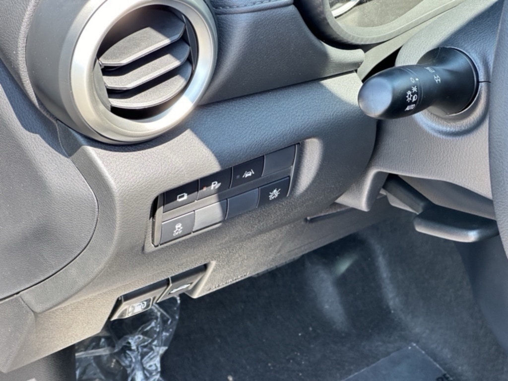 2025 NISSAN VERSA - Image 14