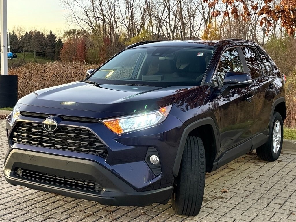2021 Toyota RAV4 XLE photo 3
