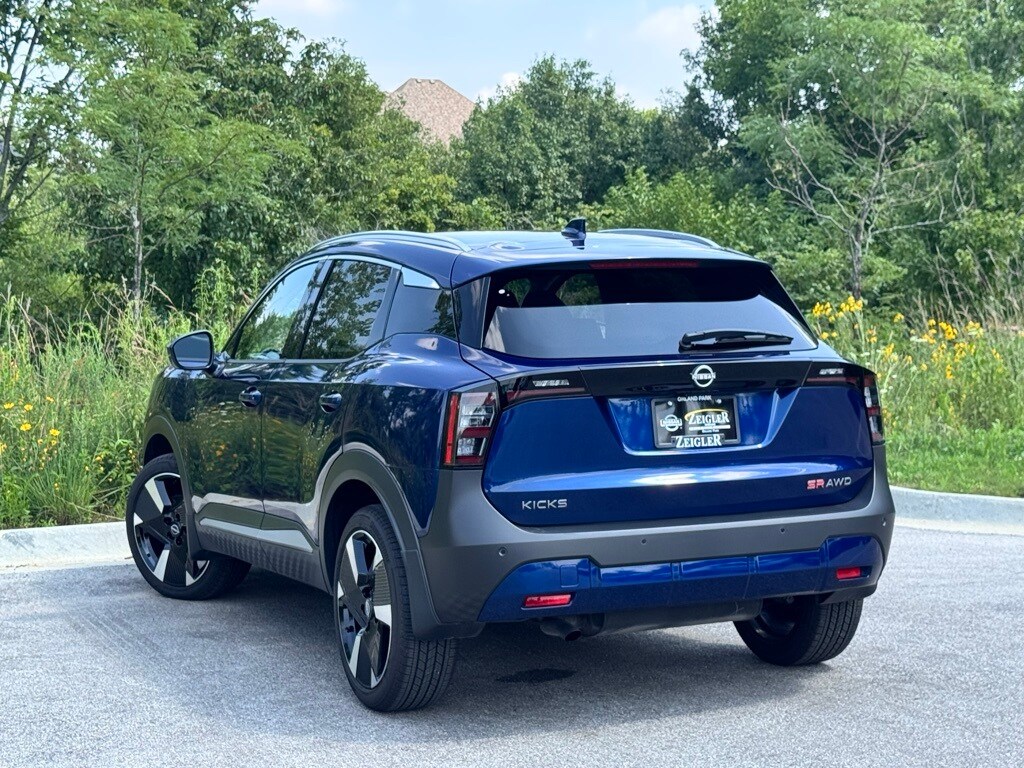 2025 Nissan Kicks SR photo 4