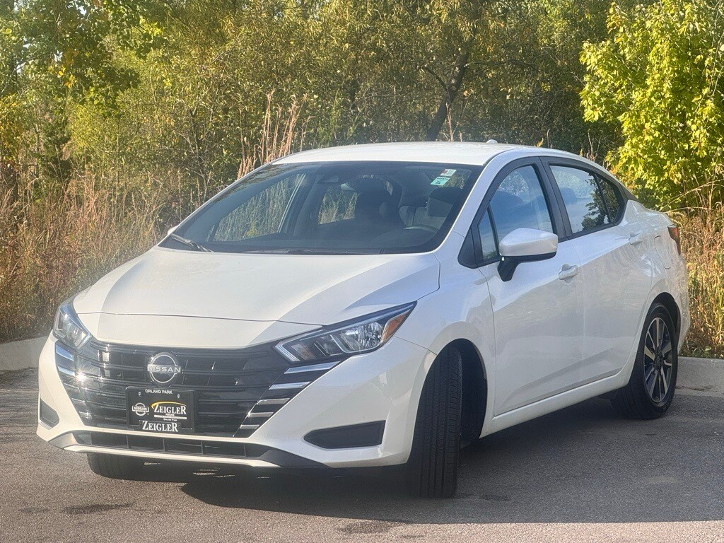 2023 Nissan Versa 1.6 SV photo 3