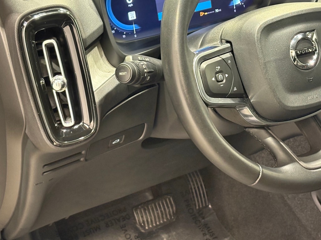 2024 VOLVO XC40 - Image 15
