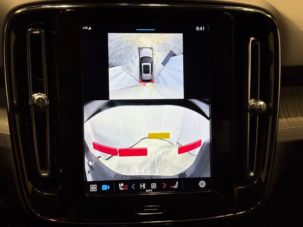 2024 VOLVO XC40 - Image 9