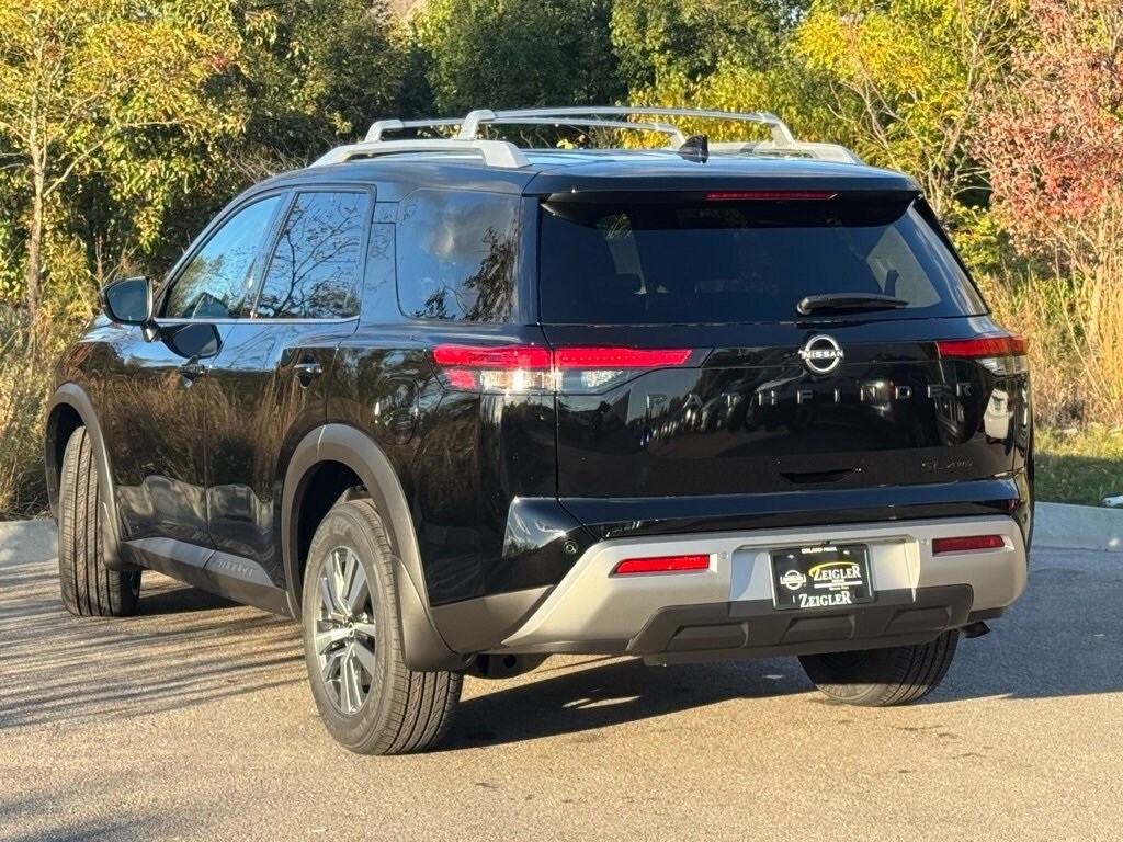New 2025 Nissan Pathfinder SL SUV