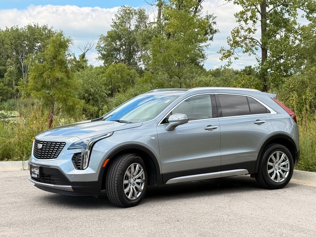 2023 Cadillac XT4 Premium Luxury photo 3
