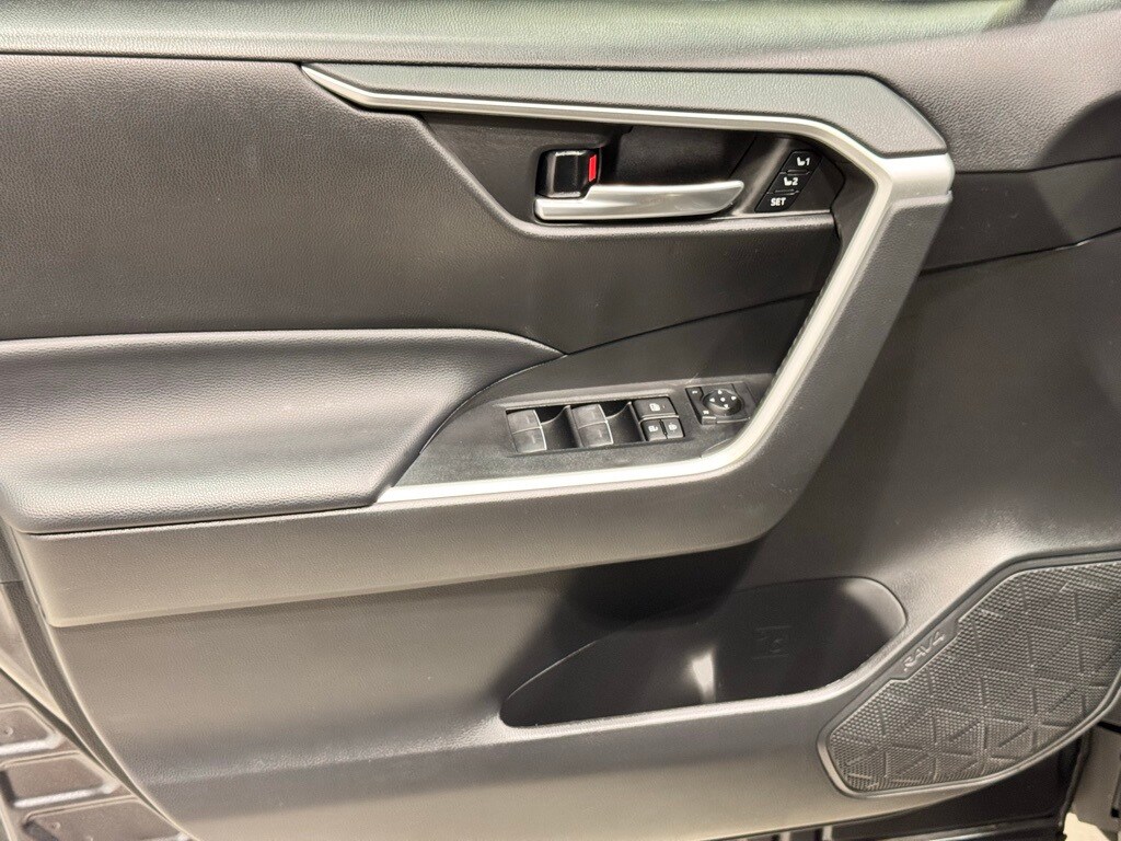 2023 TOYOTA RAV4 - Image 18