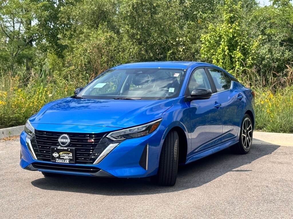 2025 Nissan Sentra SR photo 2