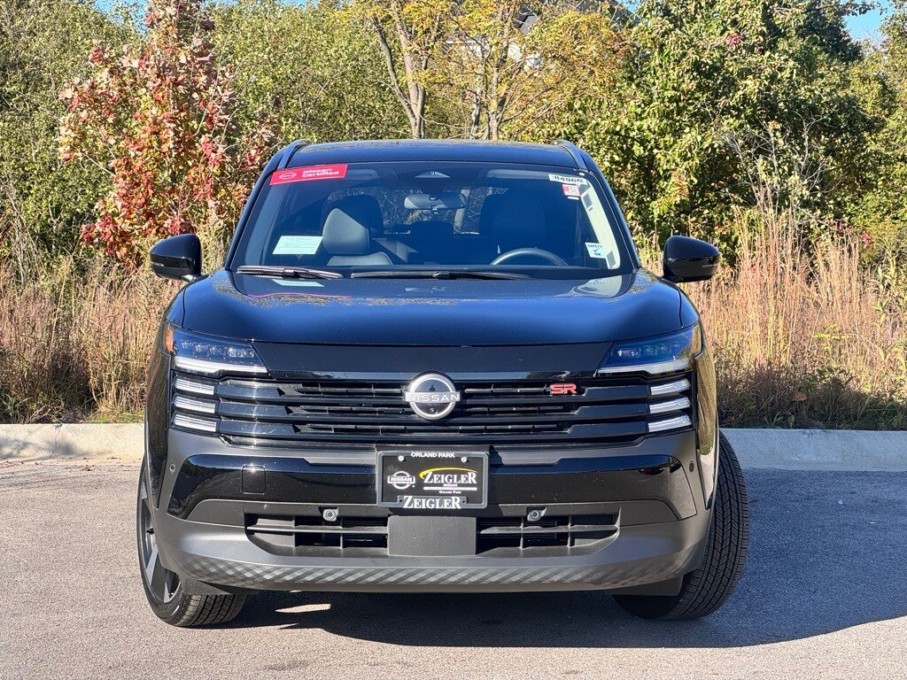 2025 Nissan Kicks SR photo 2