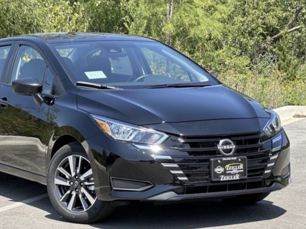 2025 NISSAN VERSA - Image 2
