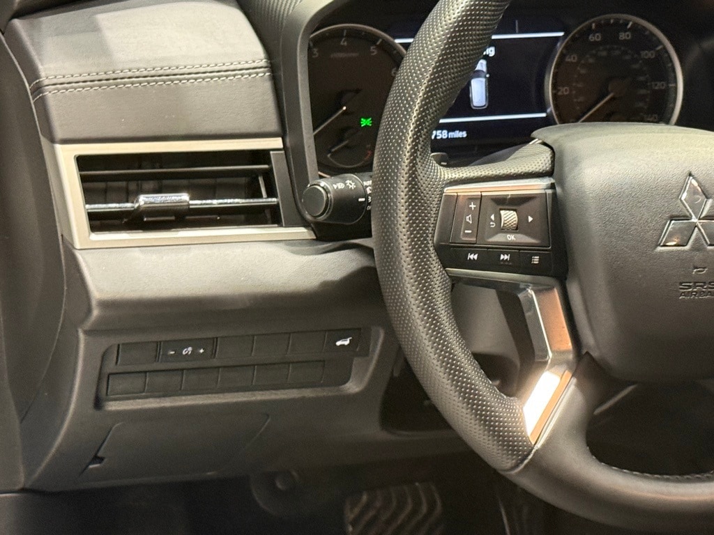 2024 MITSUBISHI OUTLANDER - Image 17