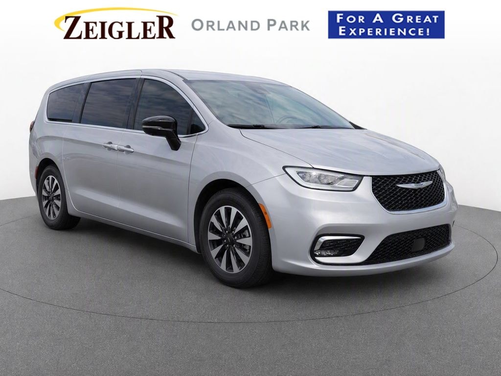 Certified 2024 Chrysler Pacifica Plug-In Hybrid Select Van Passenger Van