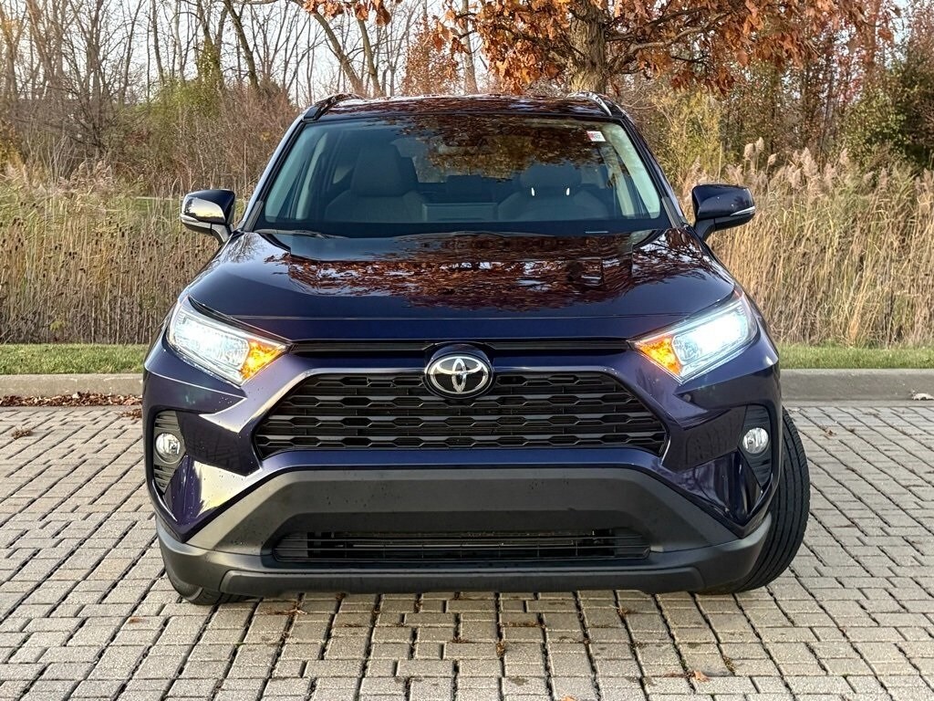 2021 Toyota RAV4 XLE photo 2