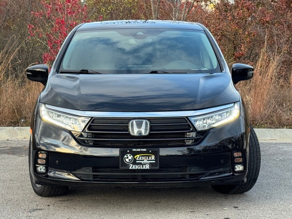 2023 Honda Odyssey Touring photo 2
