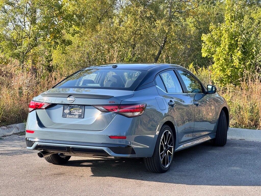 New 2025 Nissan Versa 1.6 SR Sedan