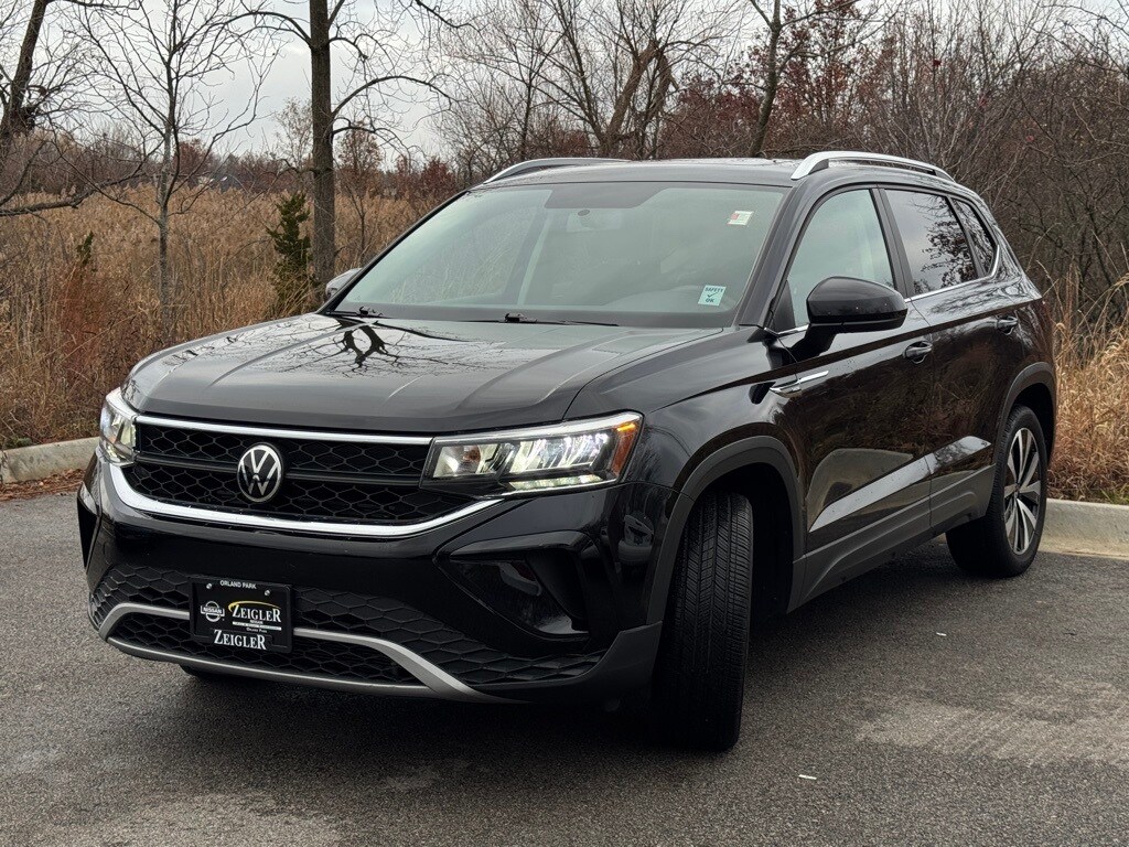 2022 Volkswagen Taos SE photo 3